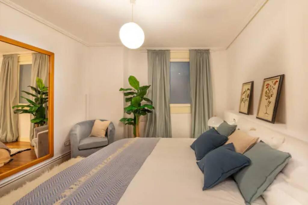 Exclusivo Apartamento En El Casco Viejo Билбао Екстериор снимка